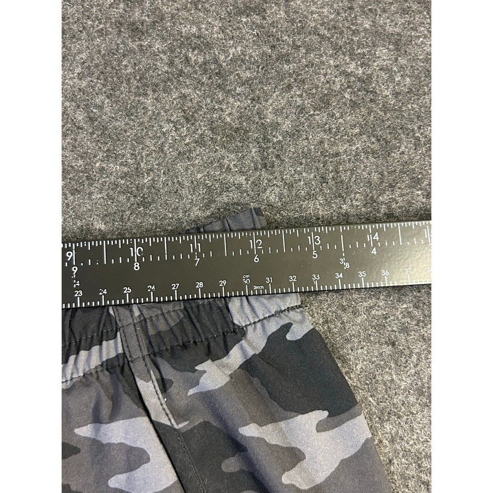 Athleta Black and Gray Camo‎ Breathable Mesh Racer Run Short 4" Size XXSmall - Picture 4 of 9